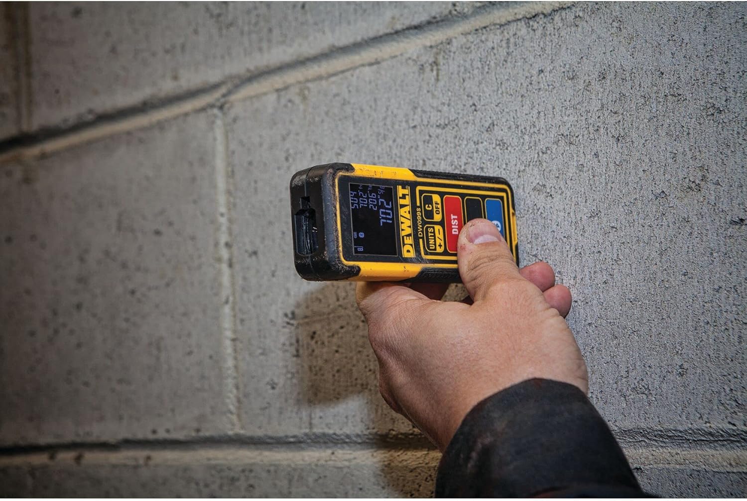 DEWALT Laser Measure Tool/Distance Meter, 100-Feet with Bluetooth (DW099S)
