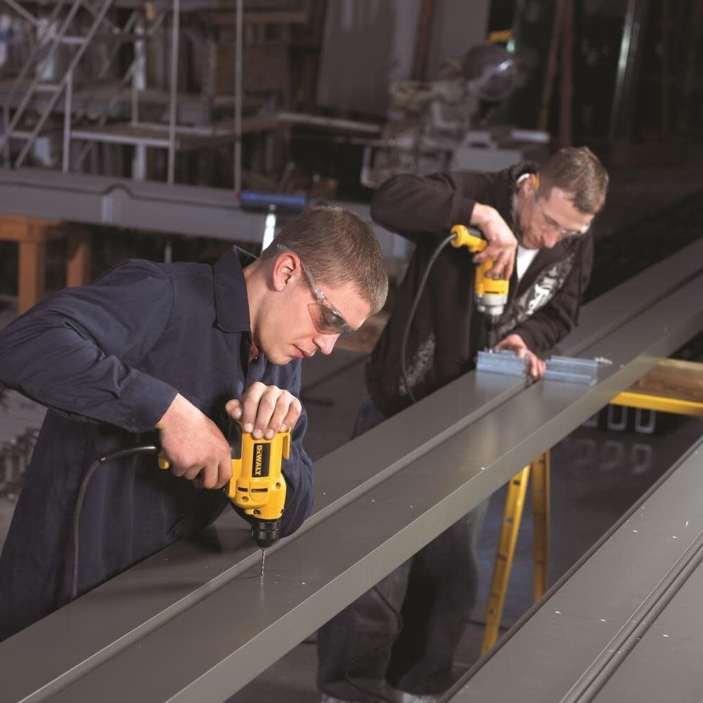 DEWALT Drill, 8.0-Amp, 3/8-Inch, Variable Speed Trigger, Mid-Handle Grip for Comfort, Corded (DWD115K )