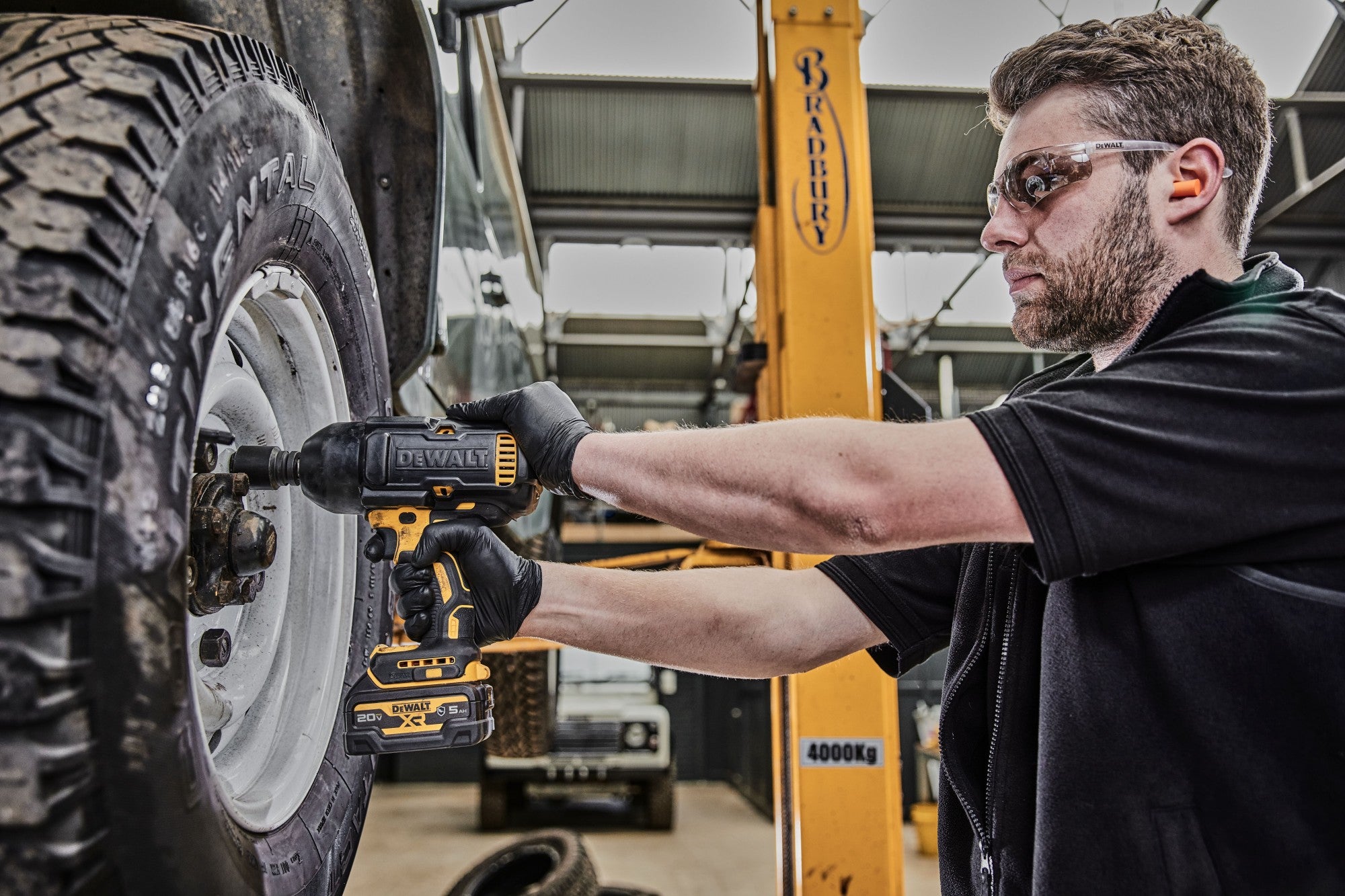 DEWALT 20V MAX Cordless Impact Wrench, 12 Impact Gun, High Torque with Hog Ring Anvil, Tool Only (DCF900)